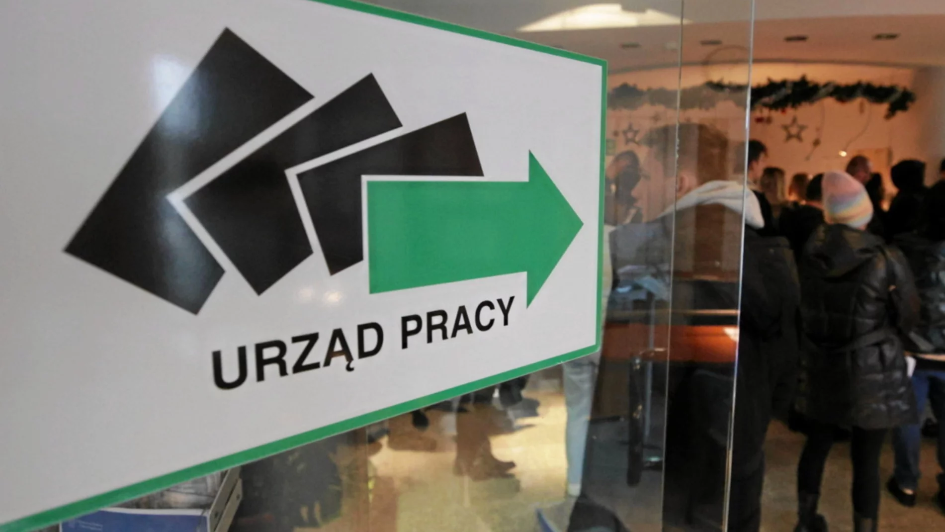 Nowa praca, wyższe zarobki. W tych branżach dorzucają właśnie 1800 zł na start