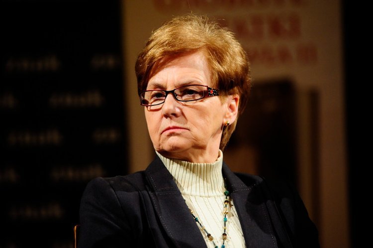 Danuta Wałęsa drwi z pomysłu wprowadzenia pensji dla Pierwszej Damy. Pensja dla Agaty Dudy? Danuta Wałęsa krytykuje projekt zakładający pensję dla Pierwszej Damy