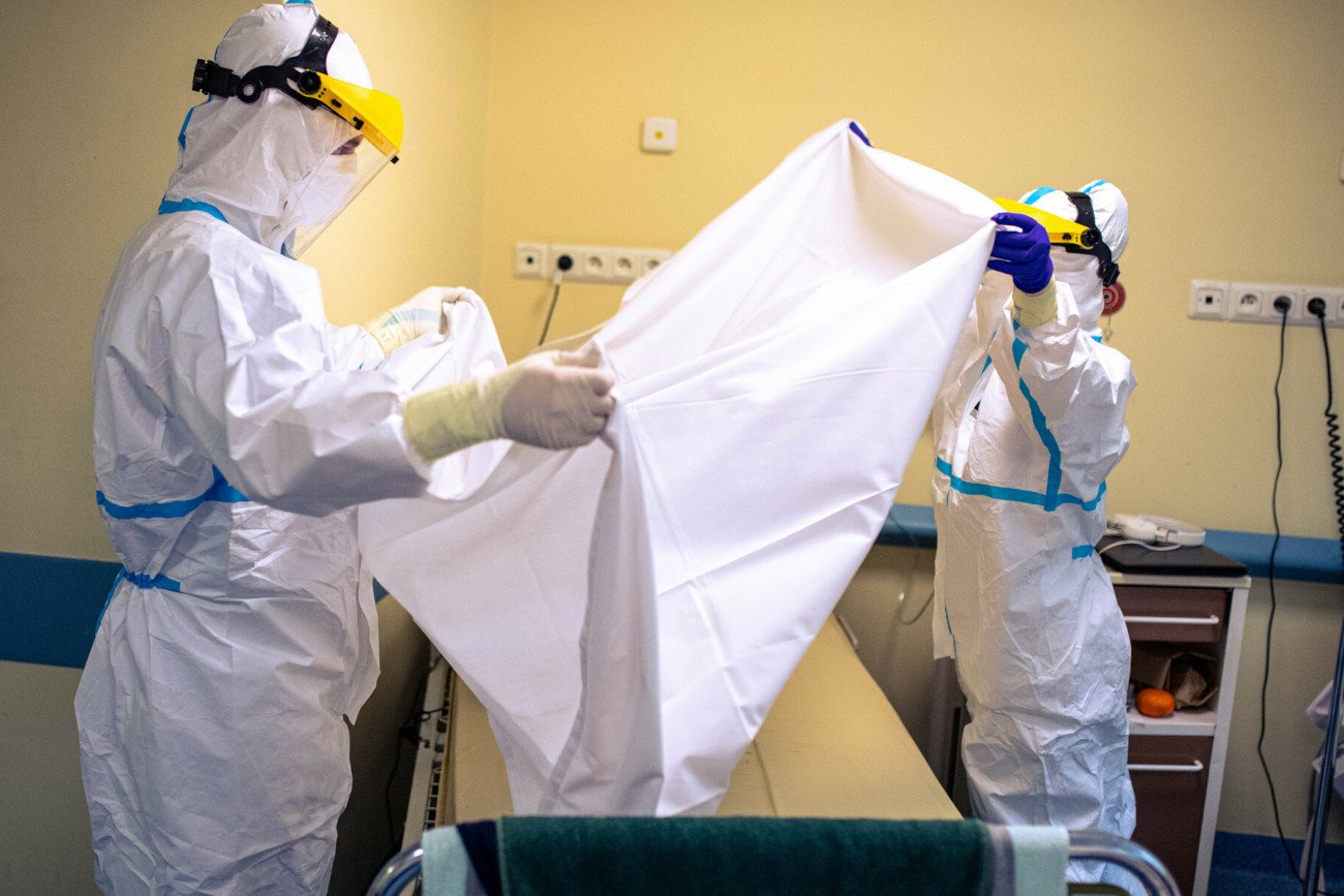 Niezaszczepiona 33-latka w ciąży trafiła do szpitala w Sandomierzu. Kobieta zmarła dwa tygodnie po porodzie. (zdjęcie ilustracyjne)