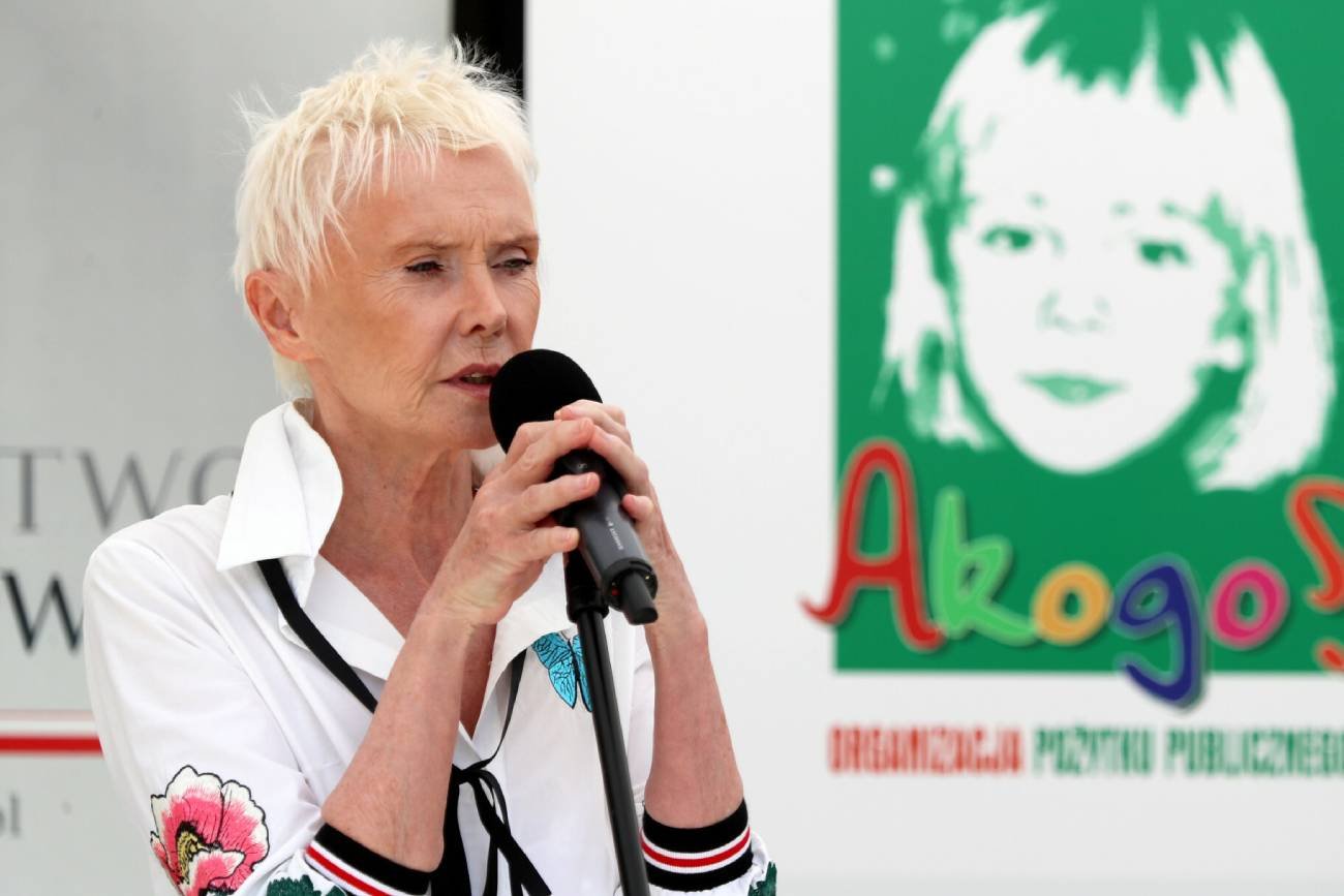 Aktorka i twórczyni kliniki Budzik Ewa Błaszczyk ujawniła, jaki jest aktualny stan jej pozostającej w śpiączce córki Oli Janczarskiej. Aktorka i twórczyni kliniki Budzik Ewa Błaszczyk ujawniła, jaki jest aktualny stan jej pozostającej w śpiączce córki Oli Janczarskiej.