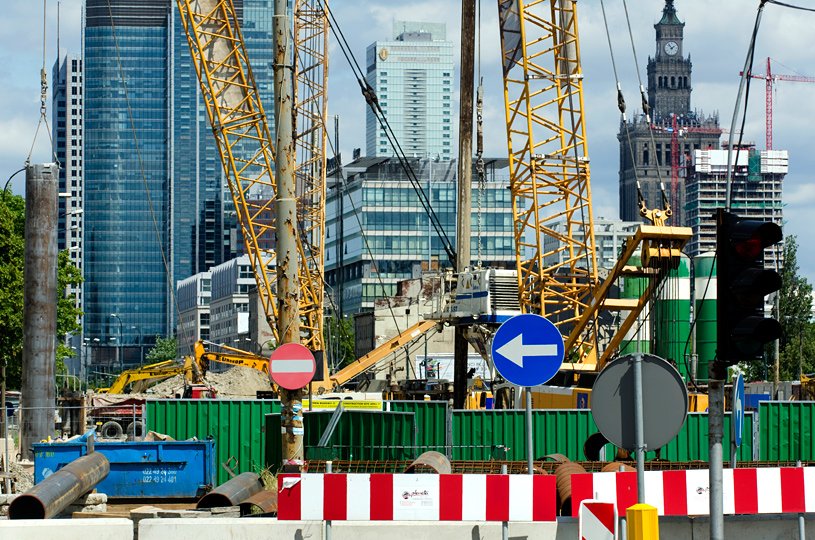 Warszawa dynamicznie się rozwija - dzięki lokalsom i słoikom.