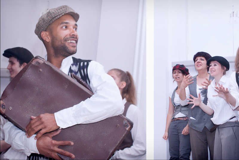 Zdjęcie z "Tu jest lepiej. Przyjeżdżajcie!" - pierwszego przedstawienia grupy