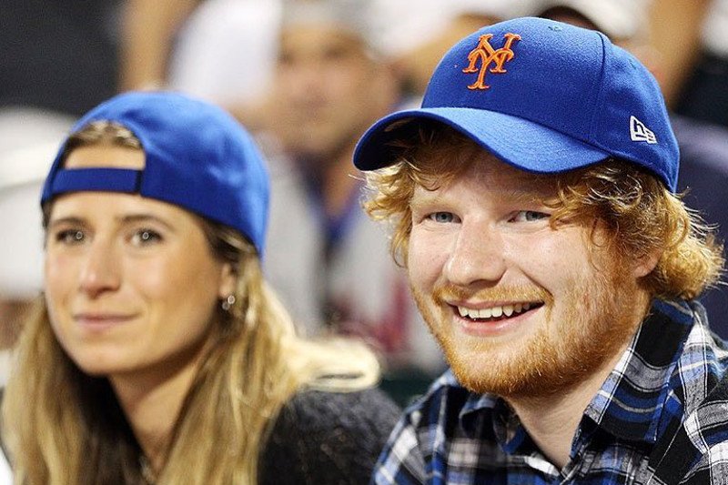 Ed Sheeran wziął ślub ze swoją wieloletnią dziewczyną Cherry Seaborn.