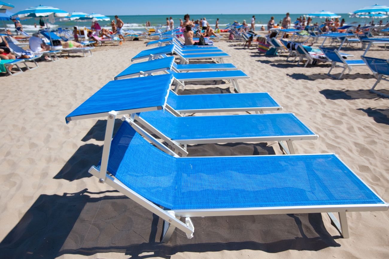 Turyści wygonieni z plaży w Rimini