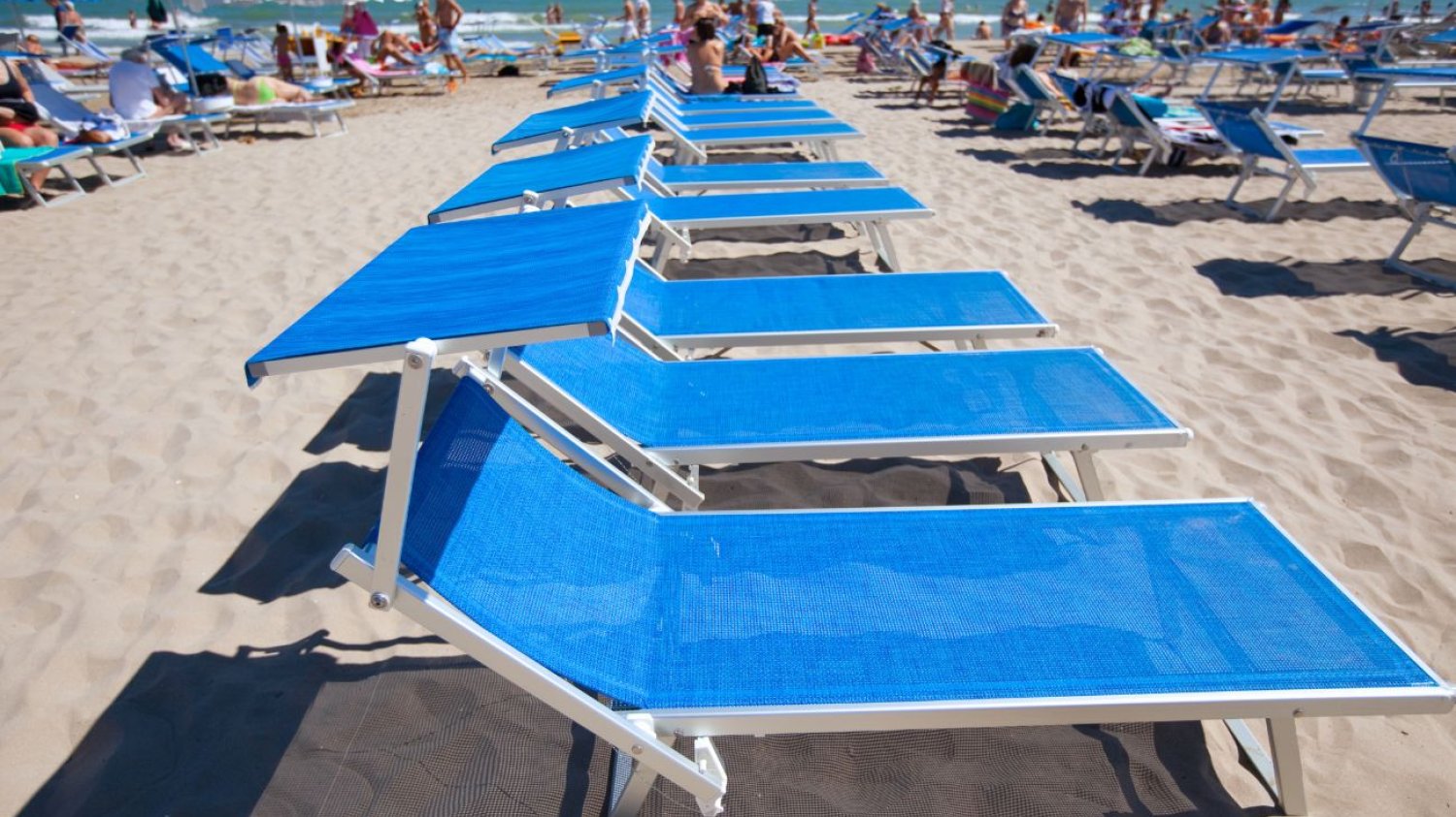 Turyści wygonieni z plaży w Rimini