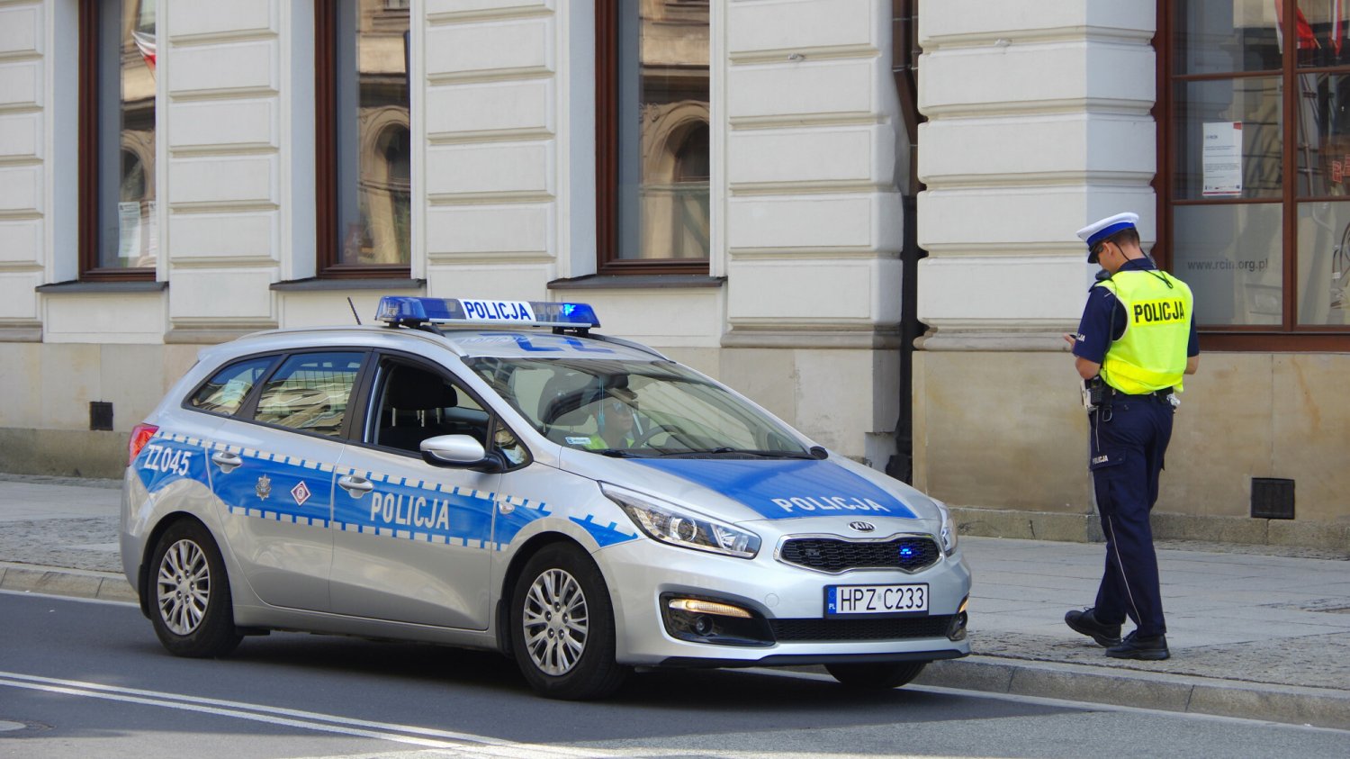 Coraz więcej policjantów idzie na L4.