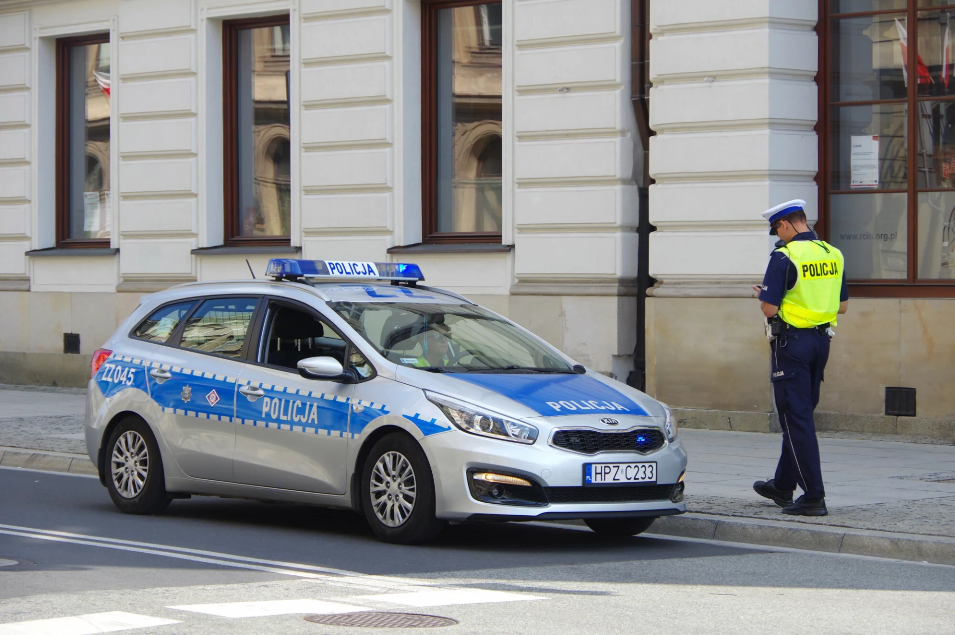 Coraz więcej policjantów idzie na L4.