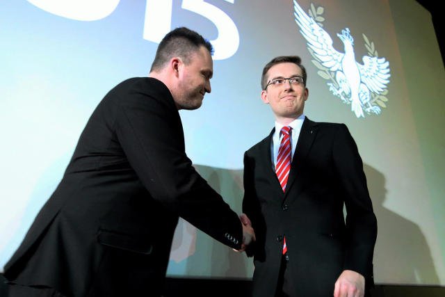 Robert Winnicki podczas kongresu wyborczego Ruchu NArodowego