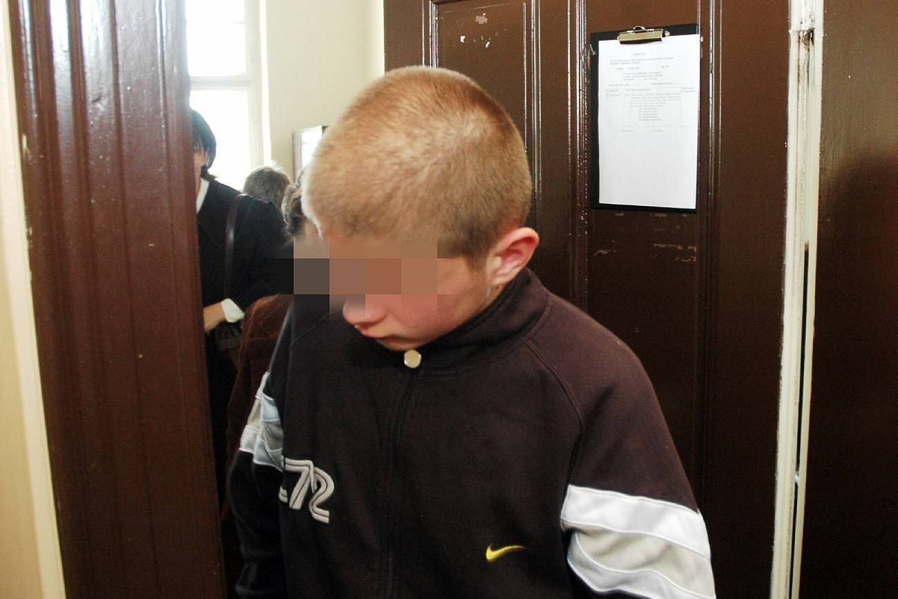 Pojęcia nieletni, małoletni i młodociany lepiej znać, gdy dzieci i młodzież popadają w problemy z prawem. Pojęcia nieletni, małoletni i młodociany lepiej znać, gdy dzieci i młodzież popadają w problemy z prawem.