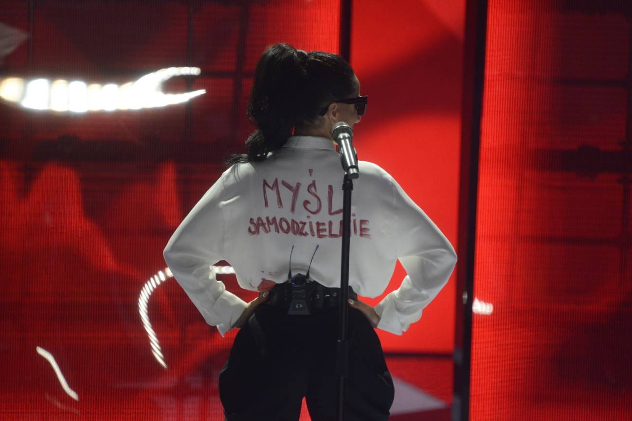 Justyna Steczkowska na festiwalu w Opolu. Przekaz napisany szminką