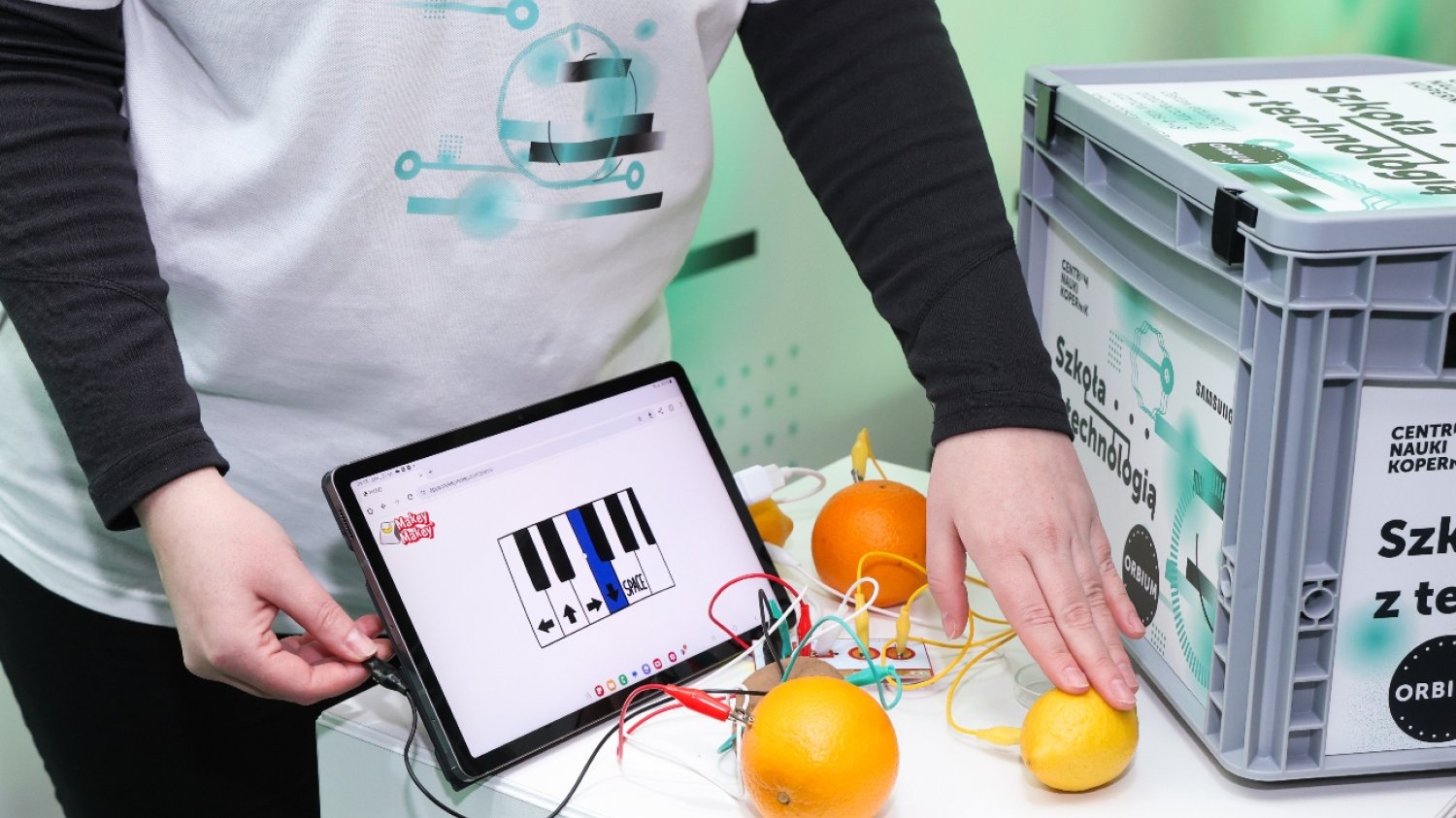 ORBIUM. Tak nazywa się nowe narzędzie edukacyjne, które powstało dzięki współpracy firmy technologicznej Samsung i warszawskiego Centrum Nauki Kopernik w ramach wspólnego projektu badawczo-rozwojowego "Szkoła z technologią".