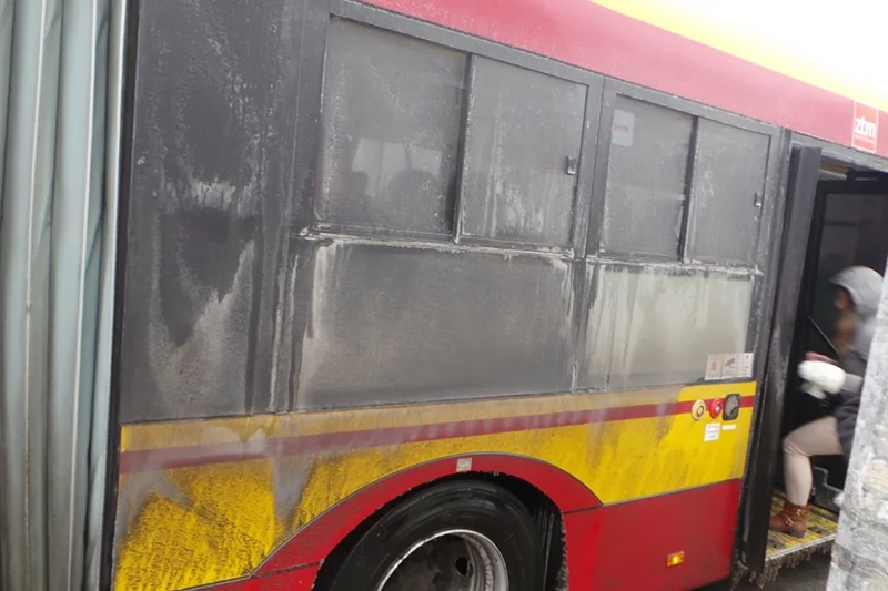 Brudny autobus