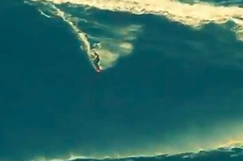 Garret McNamara pokonuje 30-metrową falę