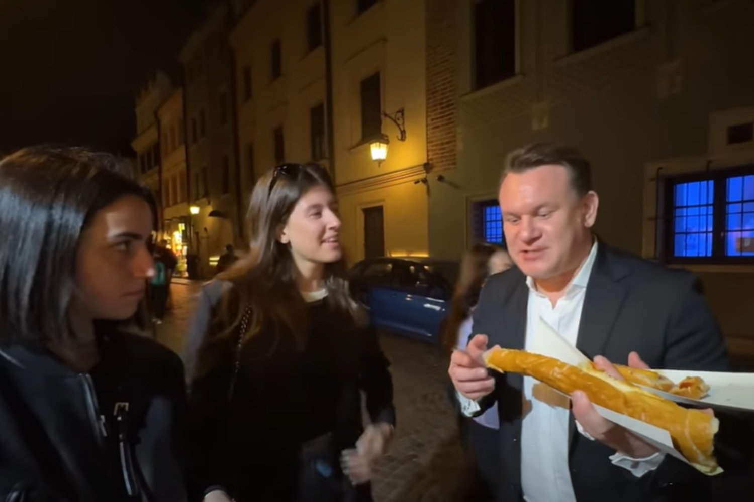 Tarczyński zaczepiał turystki w Warszawie. Naprawdę ciężko się to ogląda.