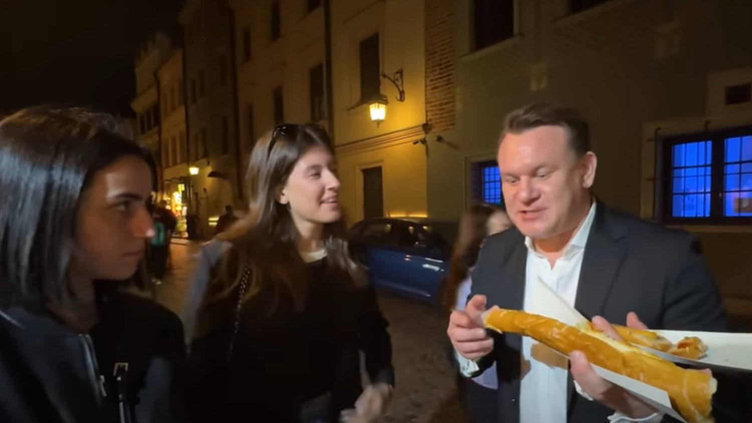 Tarczyński zaczepiał turystki w Warszawie. Naprawdę ciężko się to ogląda.