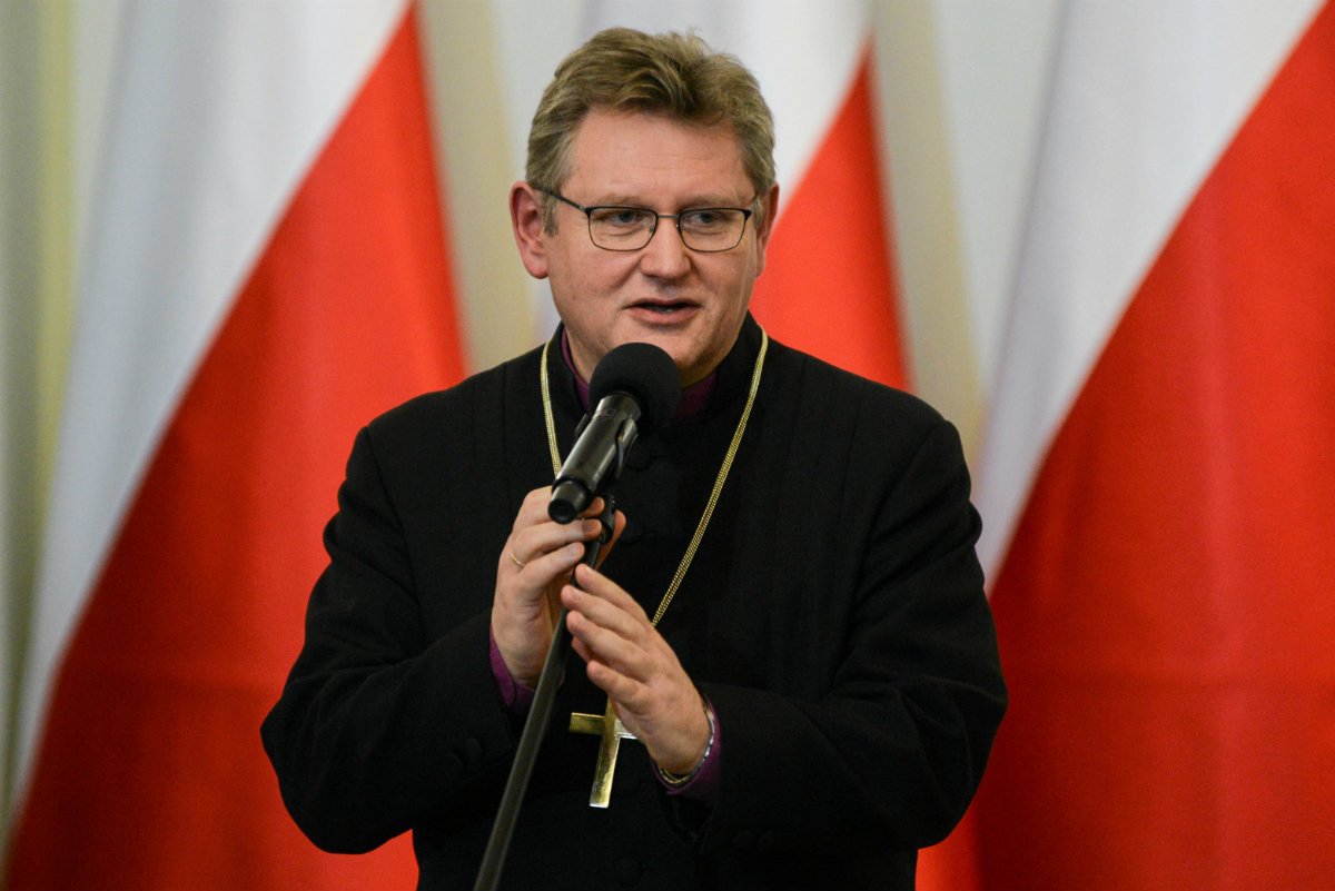 Biskup ewangelicki Jerzy Samiec stanął po stronie ofiar agresji kiboli podczas Marszu Równości w Białymstoku.