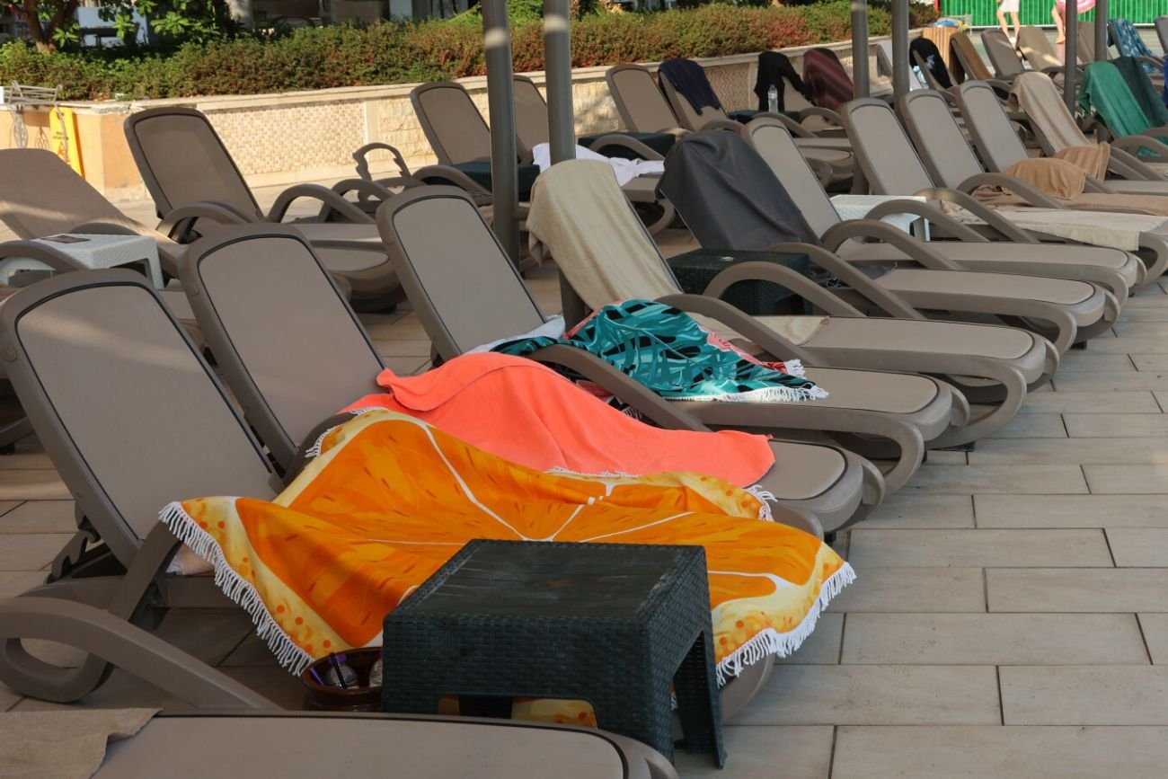 Rezerwacja leżaków zmorą all inclusive. A problem można łatwo rozwiązać