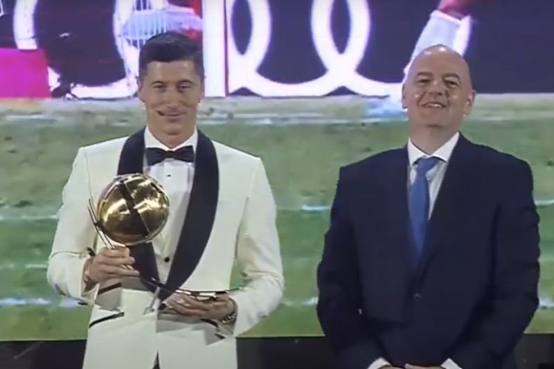 Robert Lewandowski Piłkarzem Roku plebiscytu Globe Soccer Awards.