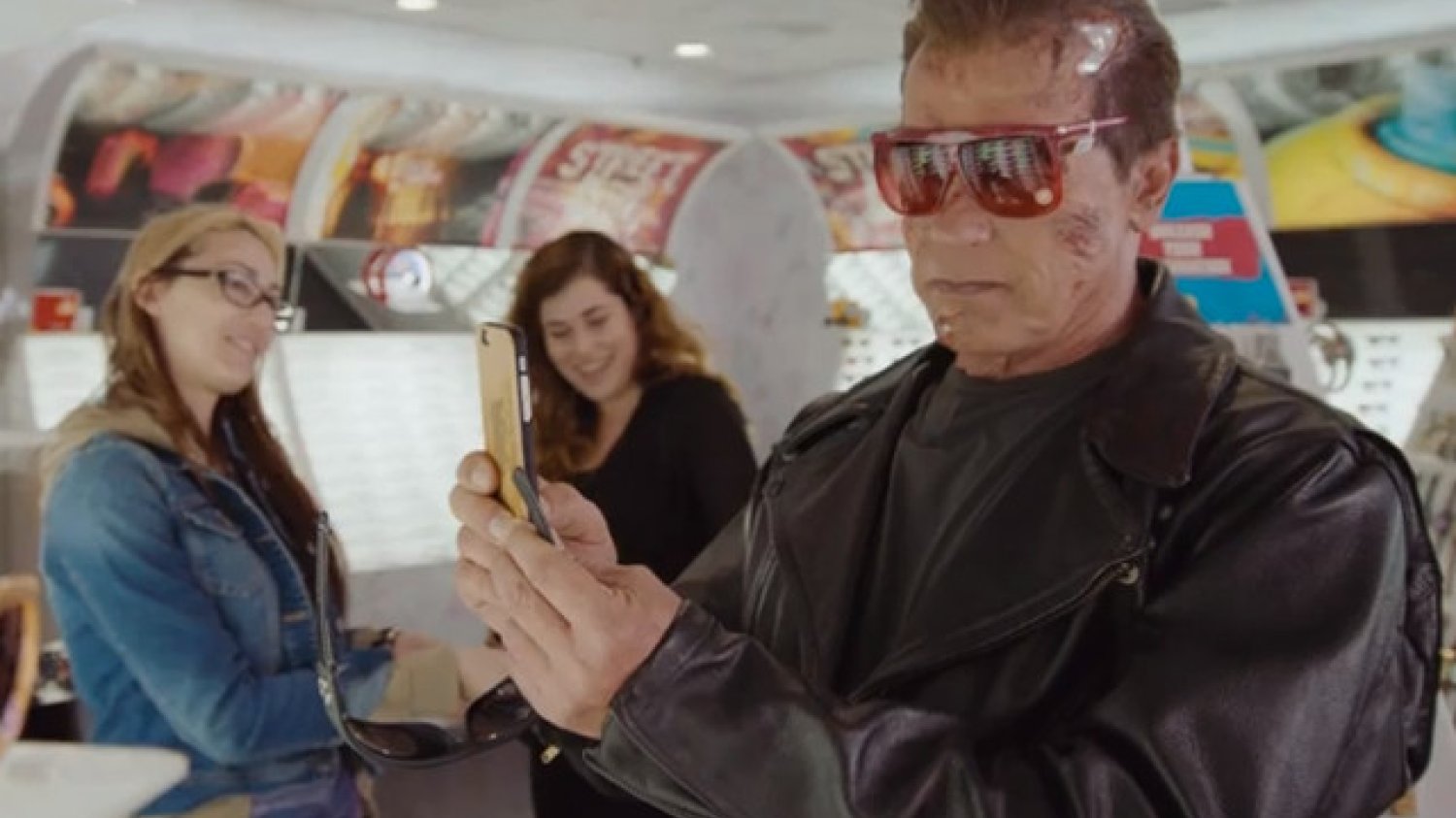 Arnold Schwarzenegger wyszedł w przebraniu Terminatora na ulice Los Angeles