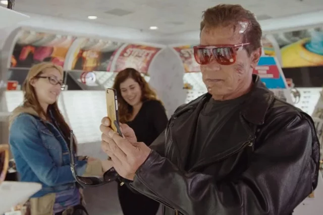 Arnold Schwarzenegger wyszedł w przebraniu Terminatora na ulice Los Angeles
