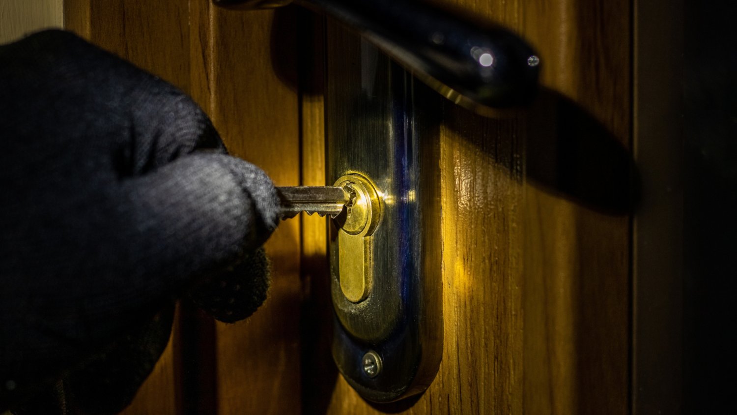 Włamywaczom wystarczy 30 sekund. Stara metoda złodziei jest bardzo skuteczna
