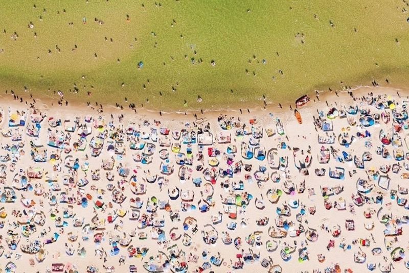 Tłumy na plaży we Władysławowie.