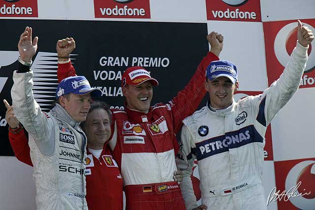 Robert Kubica na podium po wyścigu o Grand Prix Włoch w  2006 roku.