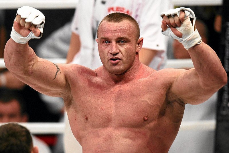 Kolejny wpis Pudziana o uchodźcach. Już nie chce załatwiać sprawy kijem baseballowym