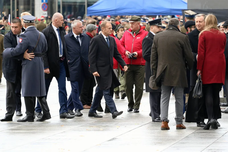 Donald Tusk podczas składania kwiatów pod Grobem Nieznanego Żołnierza został wygwizdany. Na tym kończą się nawoływania do wspólnego świętowania odzyskania przez Polskę niepodległości.