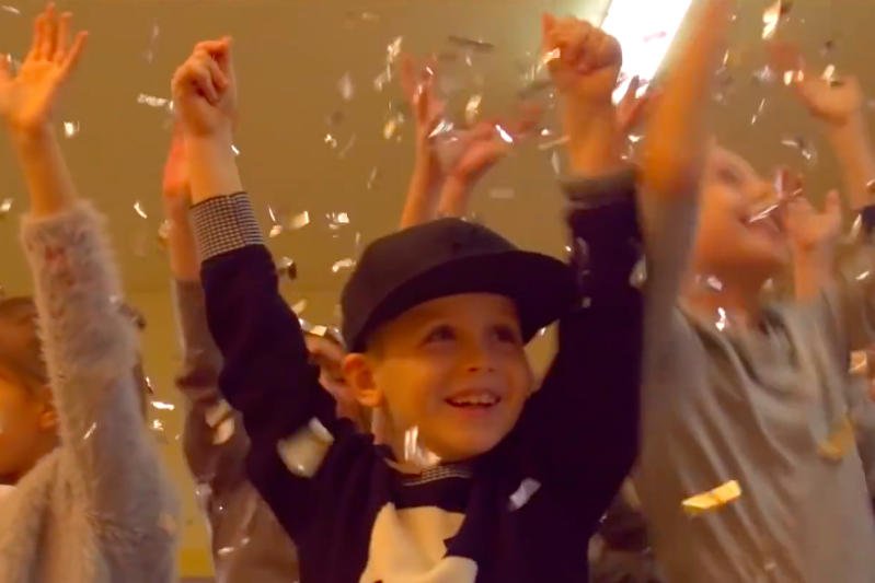 Jasiek i jego szkolni koledzy walczą o nagrodę w ogólnopolskim konkursie - rapując.