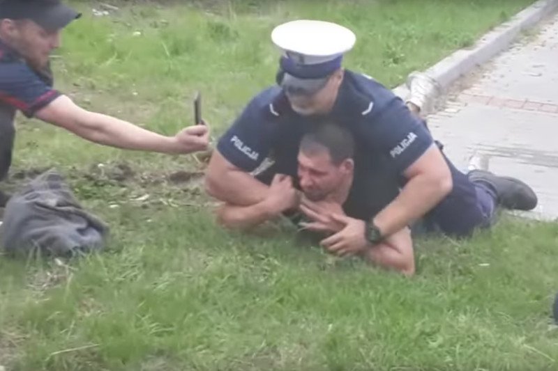 "Dzieło filmowe wytwórni 'Seba & Patologia Studio'". Ogromne emocje wokół nagrania z policyjnej interwencji.