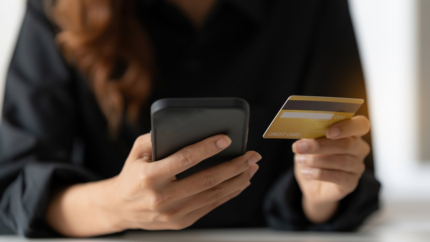 Zrób selfie albo z przelewu nici. Największy polski bank wprowadza nowy wymóg