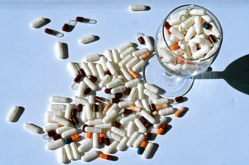 Kobiety skarżą się na działania niepożądane wypicia alkoholu po spożyciu leku uroFuraginum, ale producent nie ostrzega przed niebezpieczeństwem