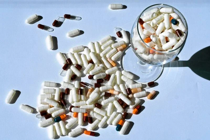 Kobiety skarżą się na działania niepożądane wypicia alkoholu po spożyciu leku uroFuraginum, ale producent nie ostrzega przed niebezpieczeństwem