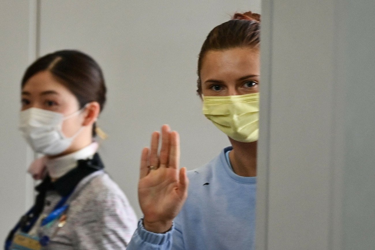 Kryscina Cimanouska opuściła budynek Ambasady RP w Tokio i postanowiła udać się na lotnisko, gdzie wsiadła do samolotu do Wiednia.