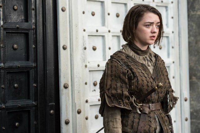 Maisie Williams jako Arya Stark. Premiera pierwszego odcinka nowego sezonu "Gry o tron" za trzy miesiące