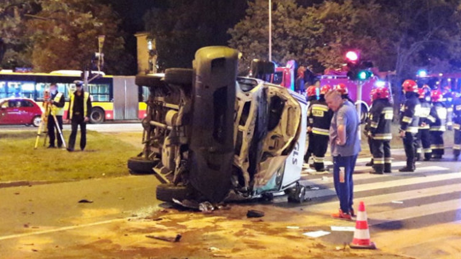 Do wypadku z udziałem samochodu kurierskiego firmy GLS i radiowozu jadącego na czele kolumny BOR doszło wczoraj u zbiegu ulic Hynka i Żwirki i Wigury.