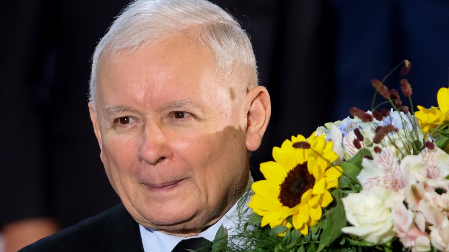 Mieli go witać kwiatami. Kolejne przecieki ws. Kaczyńskiego w szpitalu