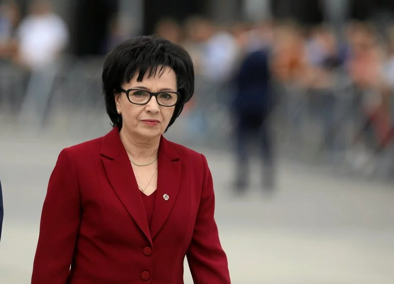 Elżbieta Witek zdjęła kotarę w Sejmie i cofnęła nakaz kontroli bagażników w samochodach wjeżdżających na teren Sejmu.