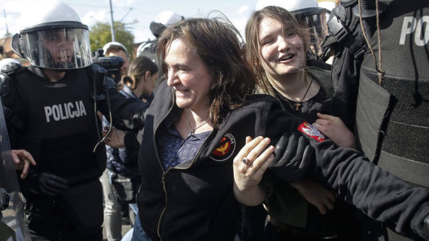 Radna PiS Anna Kołakowska usuwana z ulicy przez policję podczas gdańskiej parady równości