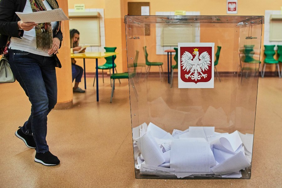 Oficjalne wyniki wyborów powinniśmy poznać we wtorek. Takie informacje podała szefowa PKW Magdalena Pietrzak.