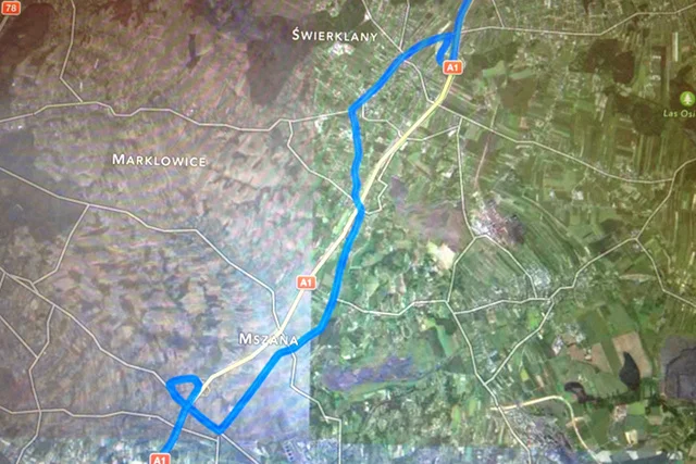 Niedokończony most blokuje przejazd gotowa już autostradą A1. Samorząd Mszany wycenił zniszczenie dróg lokalnych na ponad 3 mln zł.