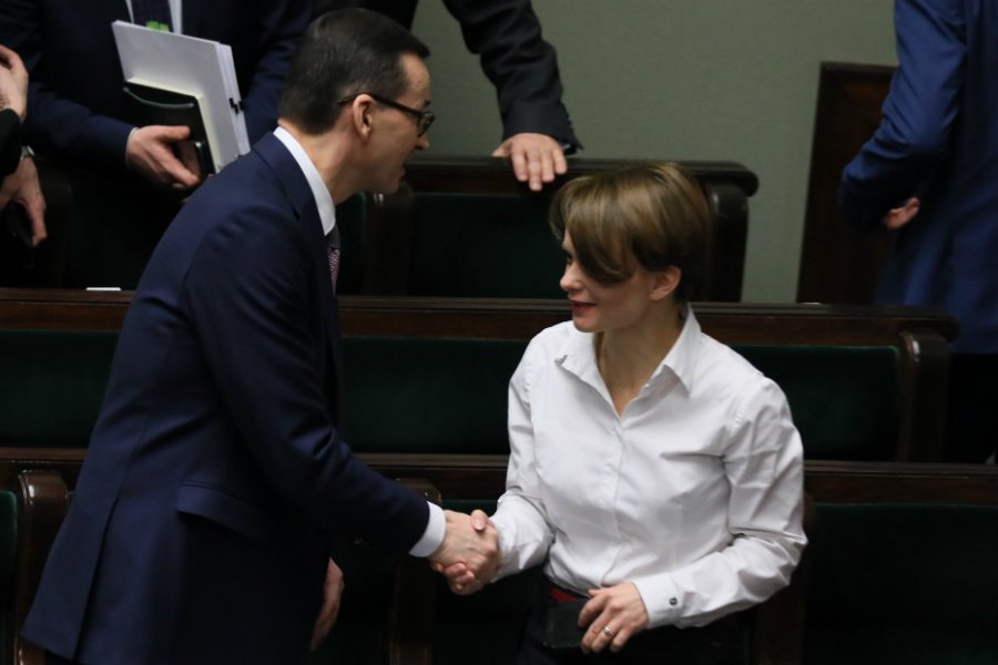Mateusz Morawiecki zadeklarował, że chce wspólnie z opozycją świętować rocznicę Okrągłego Stołu. Na zdjęciu z Jadwigą Emilewicz, minister przedsiębiorczości i technologii.