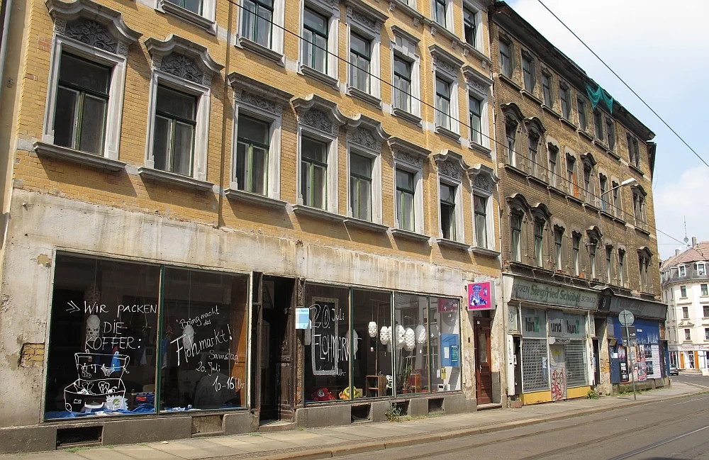 Dzięki rezygnacji z drogich czynszów, życie powoli wraca na ulicę Georg-Schwarz-Straße.
