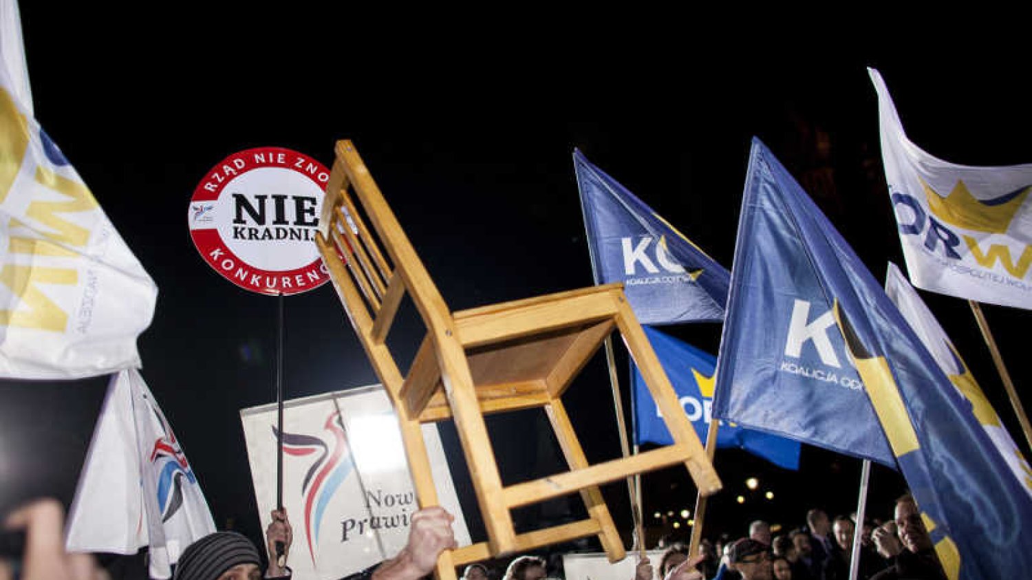 Były funkcjonariusz BOR broni zatrzymania demonstranta z krzesłem na wiecu Bronisława Komorowskiego w Krakowie.