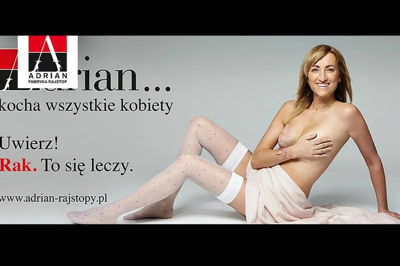 Firma stara się łączyć kampanie społeczną nt. reka piersi z reklamą rajstop.