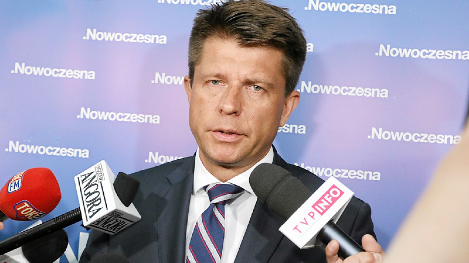 Ryszard Petru i Nowoczesna przedstawili plan zjednoczenia opozycji przeciwko PiS. Proponują stworzenie Frontu Demokratycznego, by zachęcić do rozłamu w obozie "dobrej zmiany".