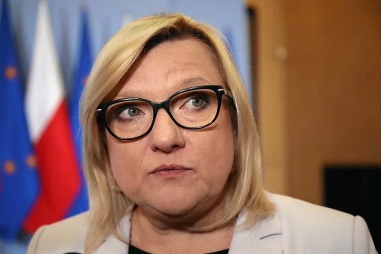 Beata Kempa skrytykowała Szymona Hołownię.