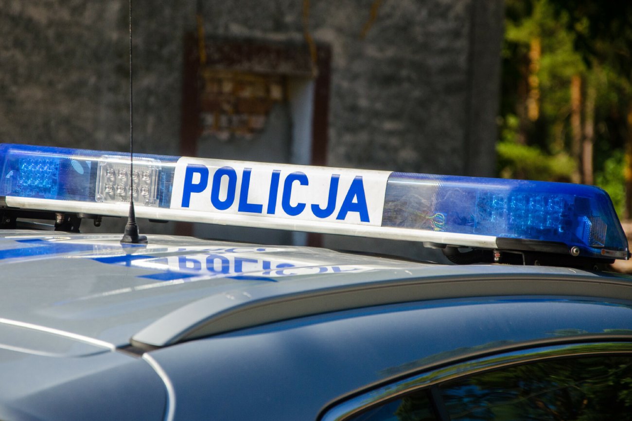 Legnica: Matka biła, głodziła i znęcała się nad czwórką dzieci. Są zarzuty