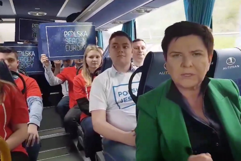 Wicepremier Beata Szydło apelowała do wyborców PiS w PiS-busie, który właśnie wyruszył w wyborczą trasę.
